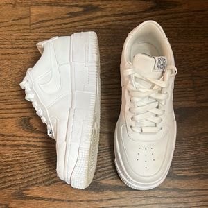 Nike Air Force 1 pixel